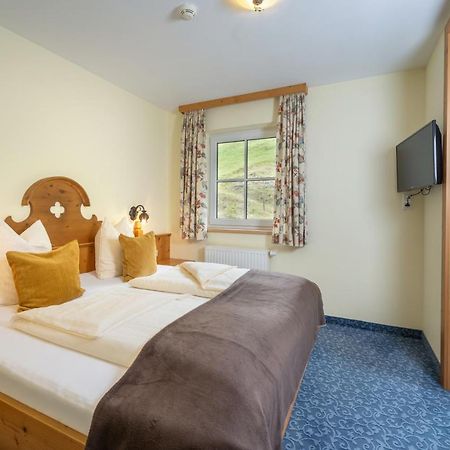 Naturhotel Huettenwirt Im Grossarltal Hüttschlag エクステリア 写真